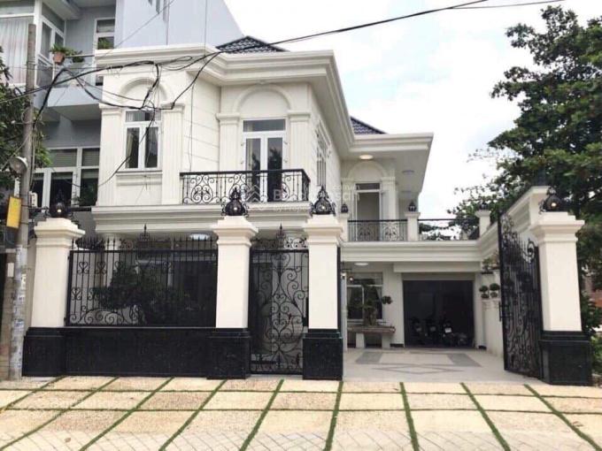 Bán nhà biệt thự cũ Quận 1, đường Pasteur DT 200m2 ngang 9m nở hậu 20m giá chỉ 39.8 tỷ