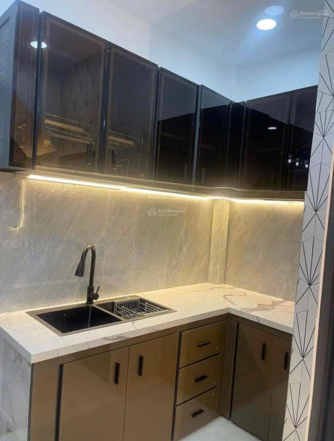 Chủ vỡ nợ bán nhà 42m2 Xóm Chiếu, Quận 4. Hẻm lớn thông Đoàn Văn Bơ và Tôn Thất Thuyết