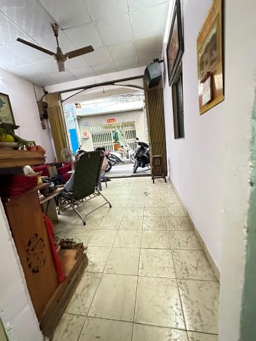 Nhà chính chủ Tùng Thiện Vương hẻm 1 sẹc, DT 56.4m2, ngang gần 5m, tiện xây mới giá 4 tỷ 800 triệu