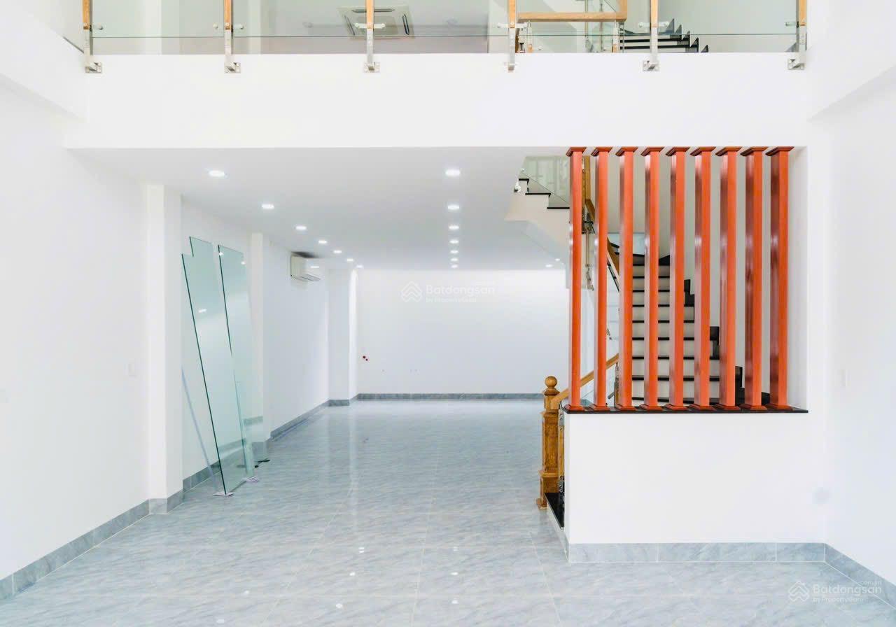 Nhà đẹp mới xây thích hợp cho thuê, Lê Quang Sung, Q6, 56m2, 1T2L, hẻm 7m xe hơi quay đầu