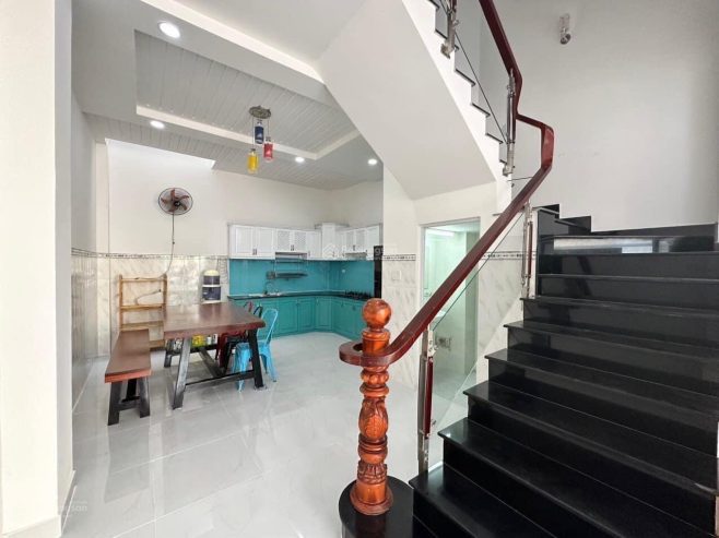 Cần vốn nên bán nhà hẻm 4m Lê Quốc Hưng, P13, Q4. DT 65,1m2, 1T 2L ST, 4PN, 5WC, sổ đẹp