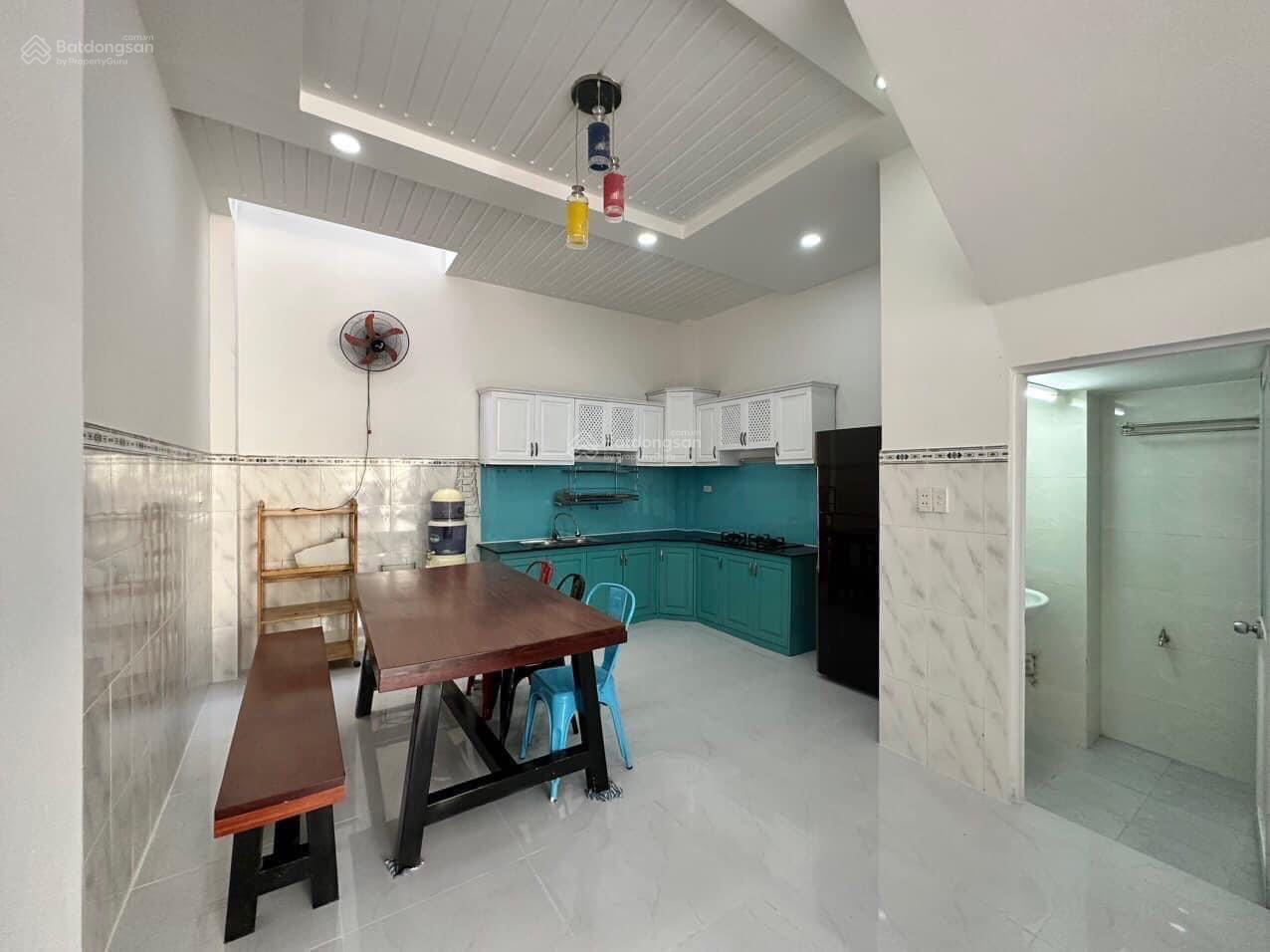 Cần vốn nên bán nhà hẻm 4m Lê Quốc Hưng, P13, Q4. DT 65,1m2, 1T 2L ST, 4PN, 5WC, sổ đẹp