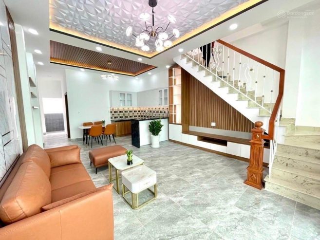 Hàng ngộp bán nhanh nhà Tùng Thiện Vương, Phường 12, Quận 8. DT 93,4m2, sổ chính chủ