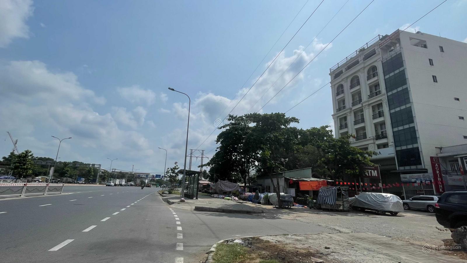 Bán nhà mặt tiền 39 Nguyễn Văn Linh, ngay KCX Tân Thuận sát Agribank, DT: 7.2×11.5m