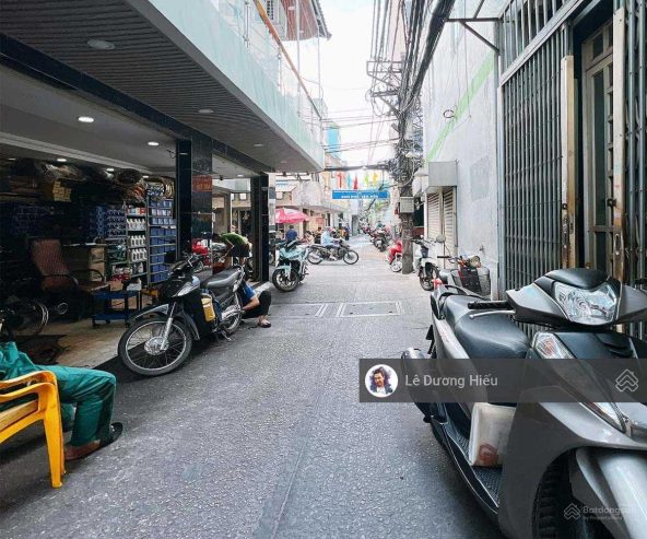 Bán nhà 1 sẹc Đoàn Văn Bơ 26m2 bề ngang 3,1m. Nhà đẹp và mới 5 tầng. Hẻm 4m. Cách Q1 chỉ 1km