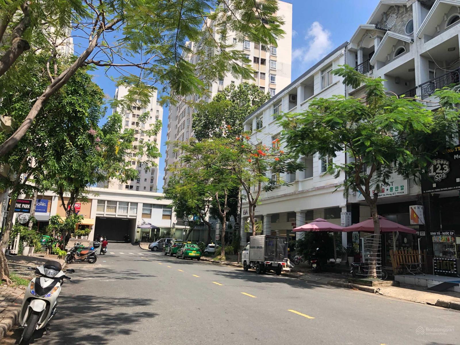 Bán nhà căn góc 2 mặt tiền đường khu Bùi Bằng Đoàn Phú Mỹ Hưng, Quận 7, DT: 11*18,5m, giá: 74 tỷ