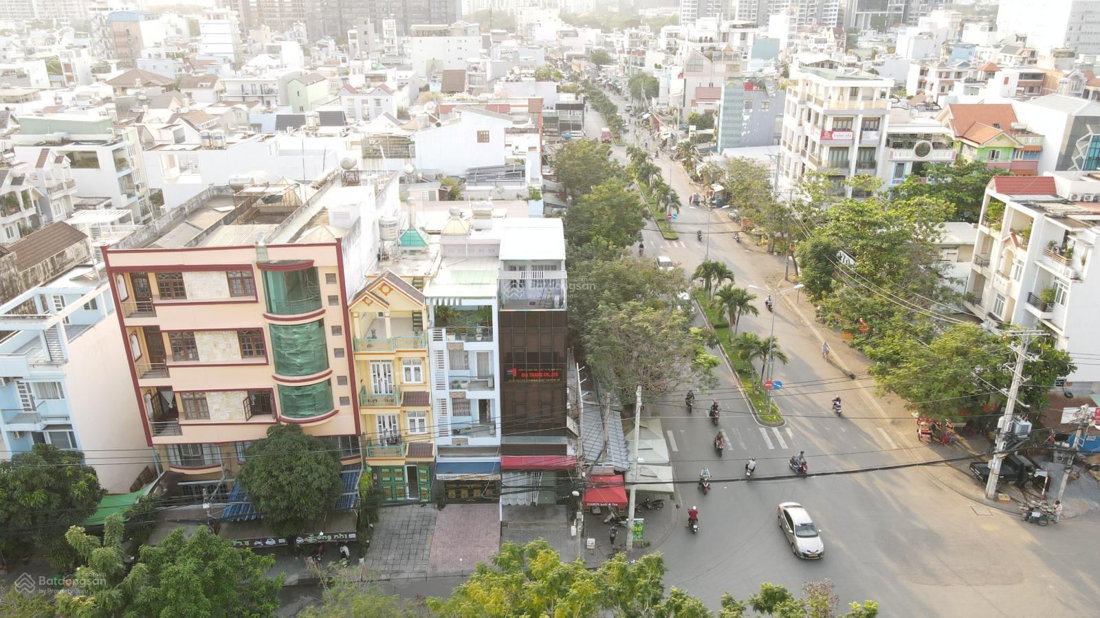 Bán căn góc 2 mặt tiền ngay trục Huỳnh Tấn Phát – Phú Thuận, vị trí có 102, vỉa hè 8m, giá 28 tỷ