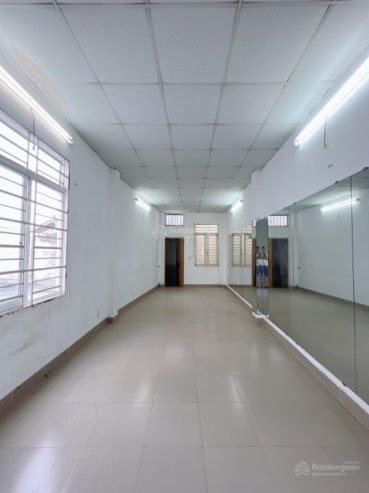 Mặt tiền hẻm ngang 3.2x20m – 3 tấm Đoàn Văn Bơ Q4 – 4pn 5wc hơn 90 triệu/m2