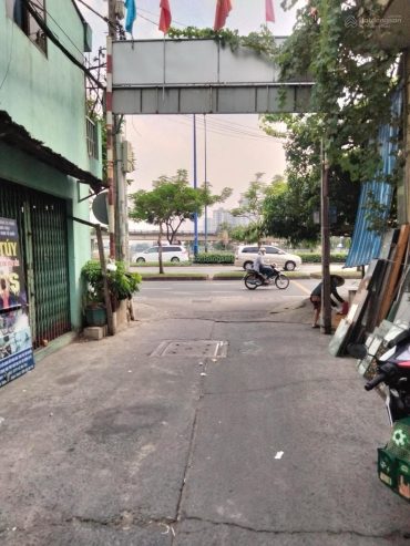 Bán nhà nát đường Võ Văn Kiệt, hẻm xe hơi. 5×14,8 giá 6,5 tỷ. Cách mặt tiền Võ Văn Kiệt 10 mét
