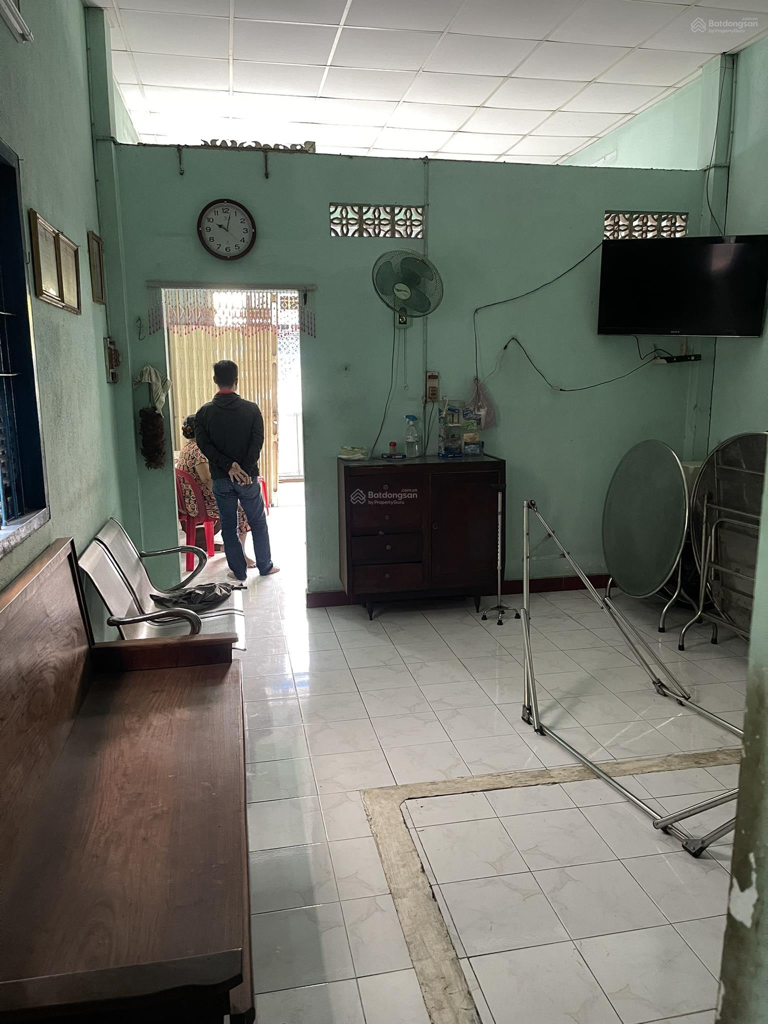 Bán nhà nát đường Võ Văn Kiệt, hẻm xe hơi. 5×14,8 giá 6,5 tỷ. Cách mặt tiền Võ Văn Kiệt 10 mét