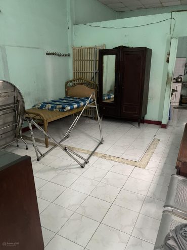 Bán nhà nát đường Võ Văn Kiệt, hẻm xe hơi. 5×14,8 giá 6,5 tỷ. Cách mặt tiền Võ Văn Kiệt 10 mét