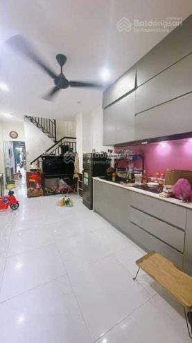 Mặt tiền hẻm ngang 6.4 x 8.02m – 5 tấm căn hộ dịch vụ Tôn Đản Q4 chỉ 6 tỷ