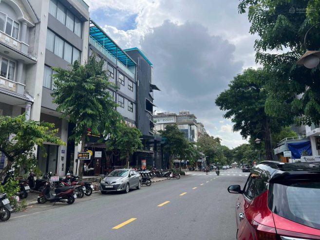 Bán nhà phố kinh doanh,căn góc công khu Hưng Phước , PMH, Q7 dt: 8 *18,5m, thang máy,giá: 49,8 tỷ