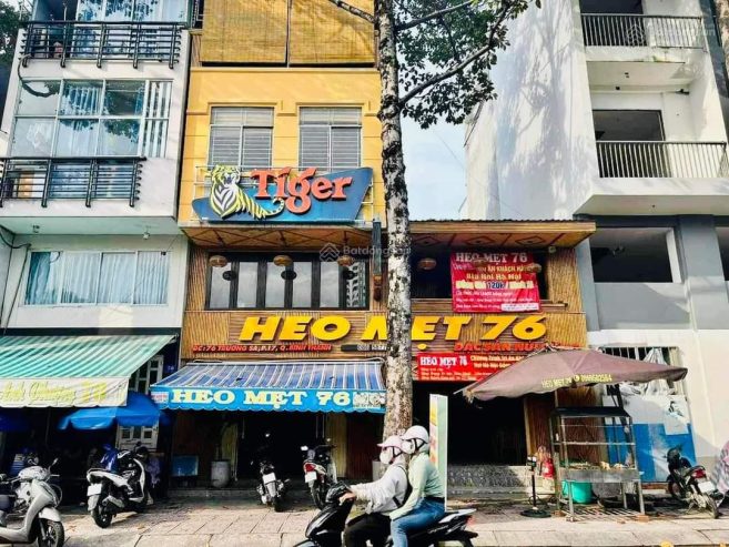 Bán nhà ngay MT Nguyễn Thị Minh Khai Quận 3. 4,5m x 16m. 3 tầng + ST. HĐT 89tr/tháng. Giá chỉ 38 tỷ
