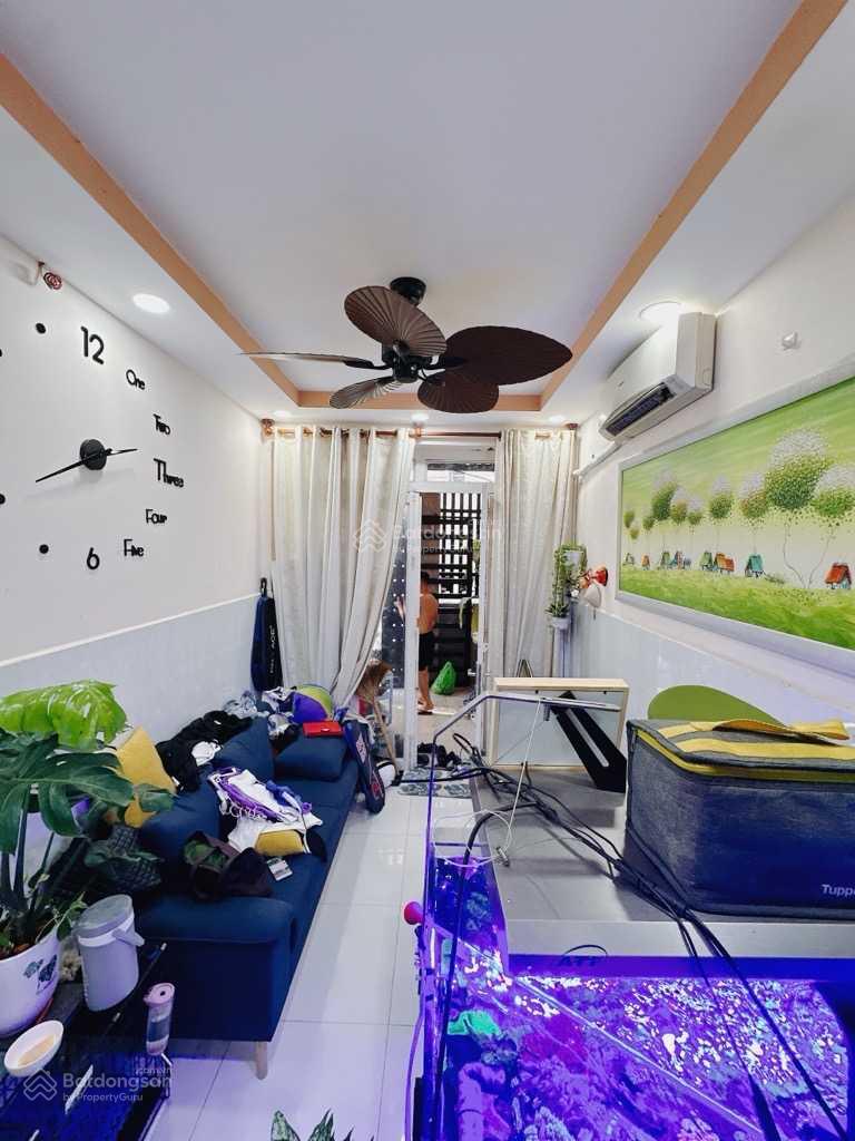 Nhà đẹp Q4 – 4 tầng đúc – 30m2 – hẻm 1 sẹc – chỉ 2 tỷ nhỉnh