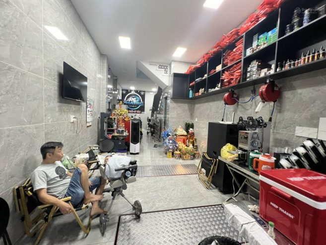 Nhà Hồ Thị Kỷ, Quận 10; ngang gần 4m, nở hậu 4,5m; dài: 13m; 3 lầu; 10,3 tỷ. Vừa ở vừa kinh doanh