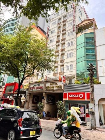 Bán nhà góc 3 mặt tiền! Ngang 10m Trường Sa, Q3 (7 tầng thang máy, HĐT: 100 triệu/tháng). Giá 28 tỷ
