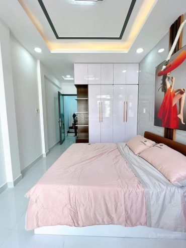 Nhà đẹp 4 tấm Đoàn Văn Bơ Q4 cần bán