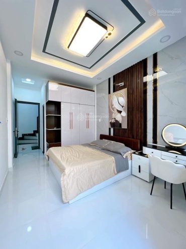 Nhà đẹp 4 tấm Đoàn Văn Bơ Q4 cần bán