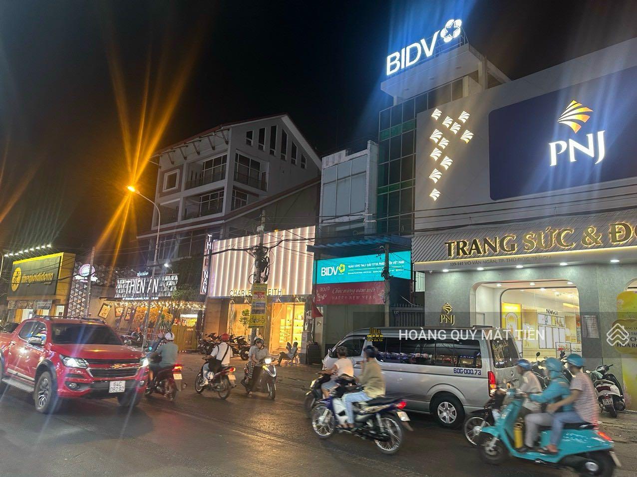 Nhà mặt tiền Đặng Văn Bi. Ngang 8.7m. Giá bán chưa tới 100Tr/m2