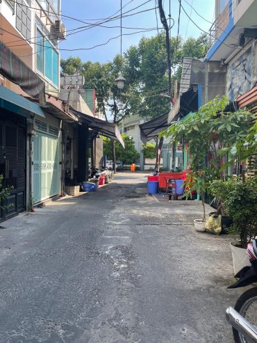 Nhà 3 mặt tiền đường 7m xe hơi ra vào