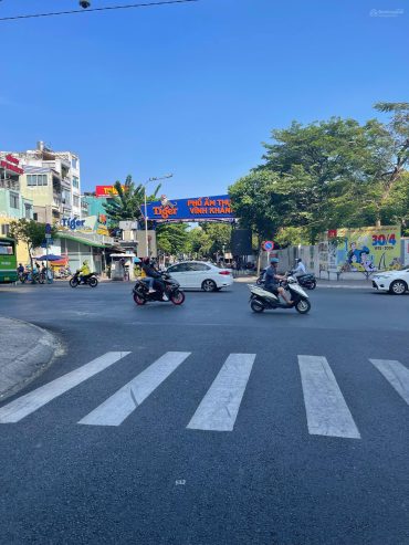 Nhà 3 mặt tiền đường 7m xe hơi ra vào
