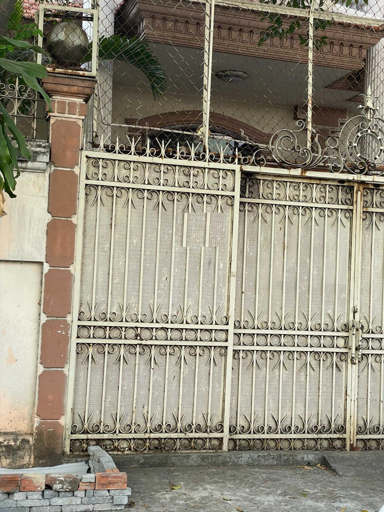 Nhà hẻm xe hơi đậu trước nhà (4.2×15), bước 2 bước chân là mặt tiền