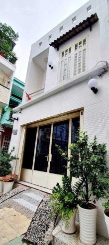 Cần bán nhà Đoàn Văn Bơ, Quận 4, SHR, LH 0976 621 *** xem nhà. Giá bán: 4tỷ350 thương lượng nhẹ