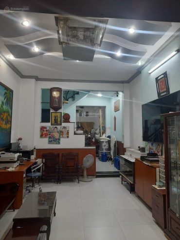 Bán CHDV cửa Bắc chợ Bến Thành, Quận 1, 3,9m 19m, 23 tỷ