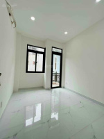Chính chủ cần bán nhà HXH đường Nguyễn Khoái, quận 4. DT 21m2, giá 2 tỷ 700.