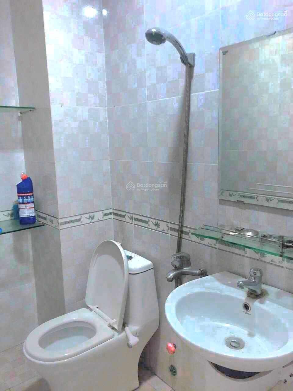 Nhà 26.1m2, 5 tầng BTCT HC đủ, 5m ra MT Lê Quốc Hưng. 4,3 tỷ