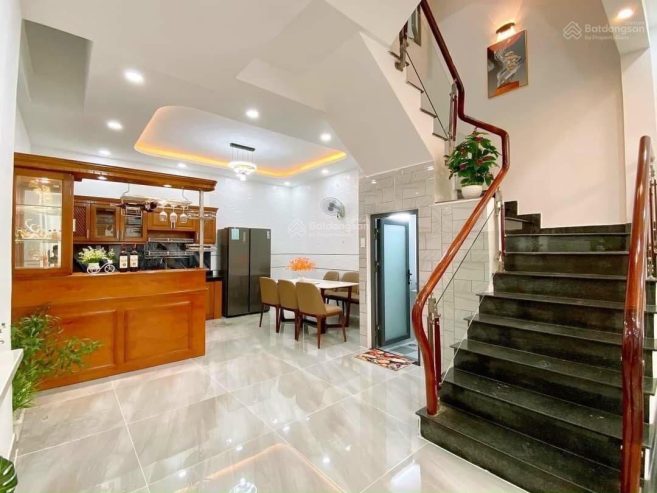 Bán nhà đẹp Quận 1, ngay đường Trần Đình Xu, Cầu Kho 58m2 giá 6.3 tỷ, nhà 1 trệt 2 lầu, sổ riêng