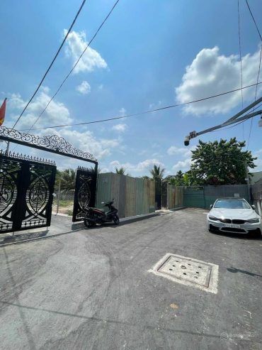 Bán đất 2 mặt tiền 1 sẹc QL13 vào chỉ 30m, đường ô tô sổ sẵn, xây dựng tự do đối diện KDT Vạn Phúc