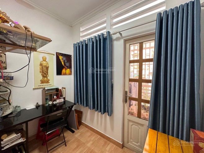 Chỉ 5.5 tỷ – trung tâm Q10 – xe hơi đỗ cổng – nở hậu – sát mặt tiền – Lê Hồng Phong