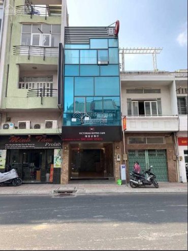 Bán gấp nhà MT Trần Hưng Đạo, Quận 5. 5mx20m. 4 tầng. HĐT 80 triệu/tháng. Giá 25 tỷ thương lượng