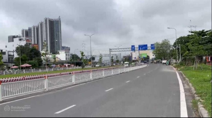 Nhà mặt tiền đường Nguỹen Văn Linh, gần ngã tư Huỳnh Tấn Phát. 7,3*17, 16,4 tỷ.