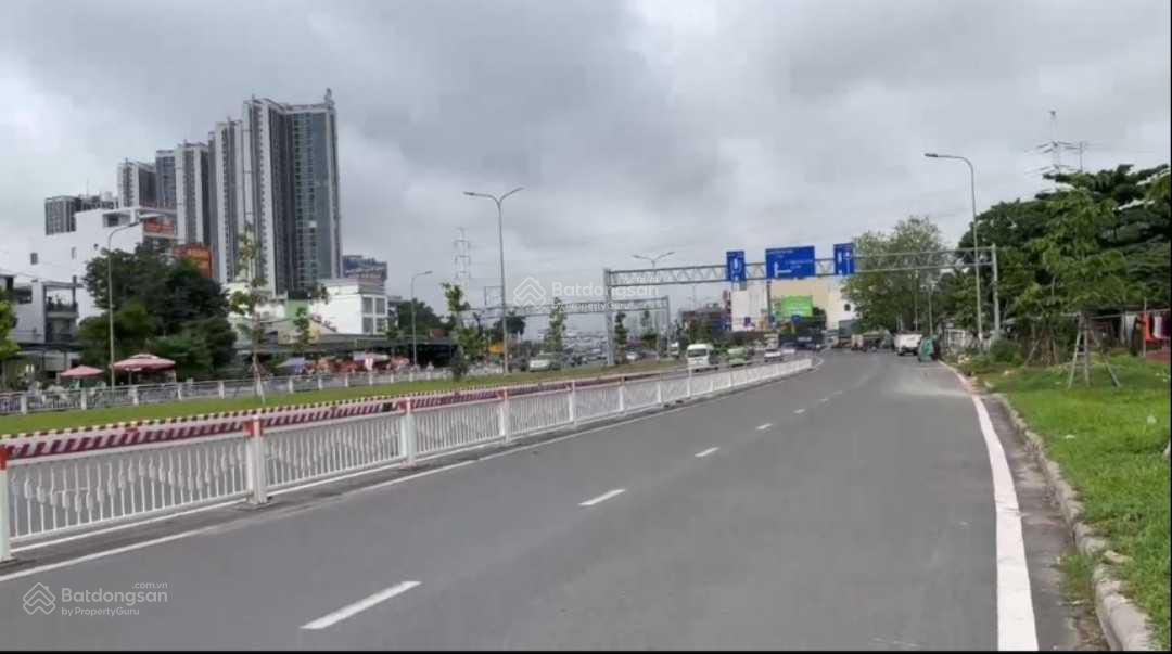 Nhà mặt tiền đường Nguỹen Văn Linh, gần ngã tư Huỳnh Tấn Phát. 7,3*17, 16,4 tỷ.
