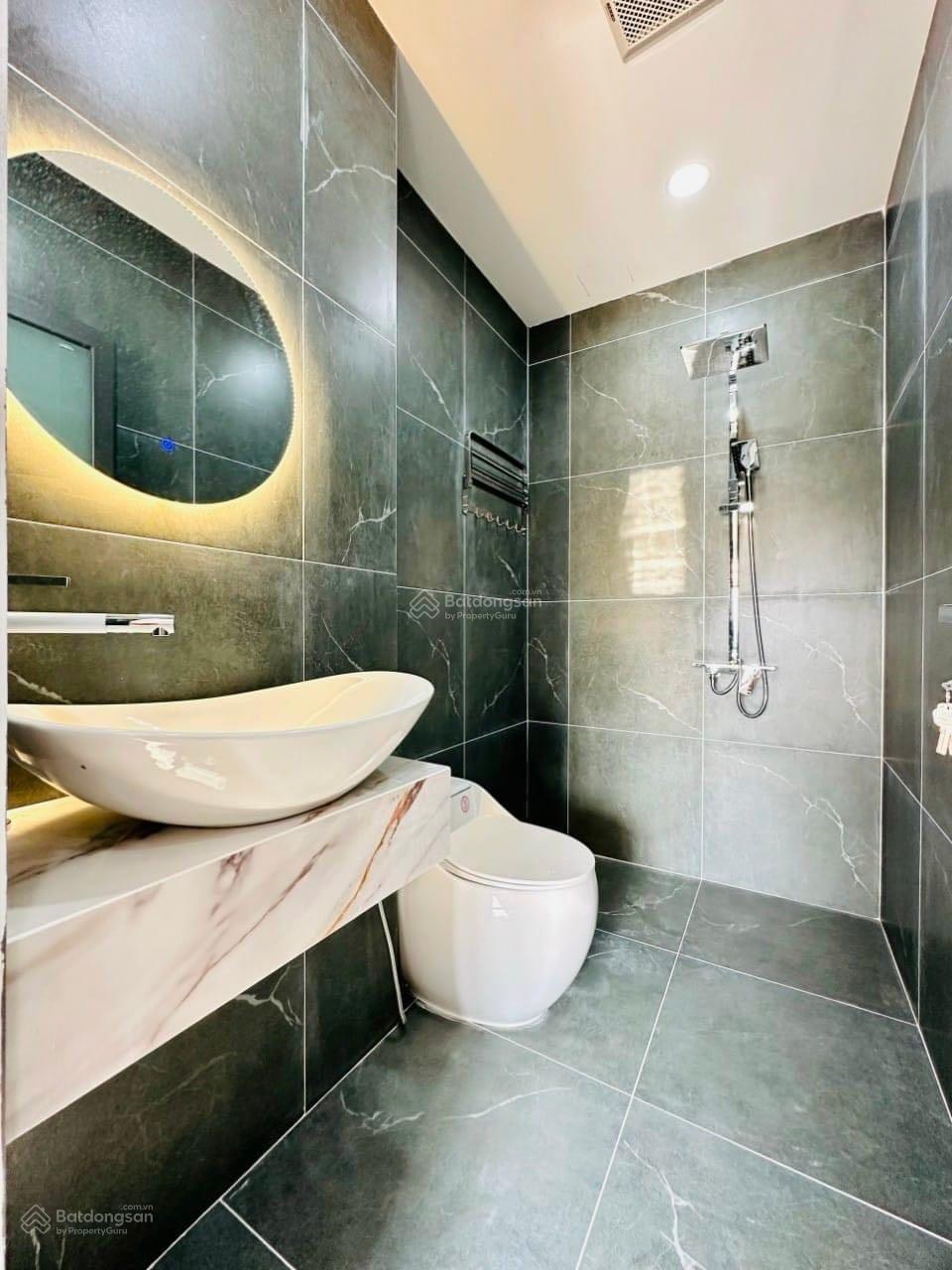Bán nhà ở cần vốn kinh doanh 106m2 Trần Bình Trọng, P1, Q10 sổ sẵn, sang tên trong ngày
