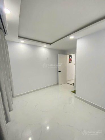 Hiện đang cho thuê 13 tr/tháng hết năm, bán nhà Nguyễn Tiểu La, Q10, 54m2 x 3T, 3PN, HXH 5m xe tải