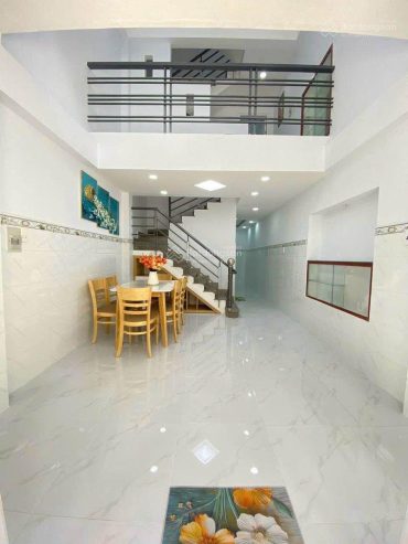 Hiện đang cho thuê 13 tr/tháng hết năm, bán nhà Nguyễn Tiểu La, Q10, 54m2 x 3T, 3PN, HXH 5m xe tải