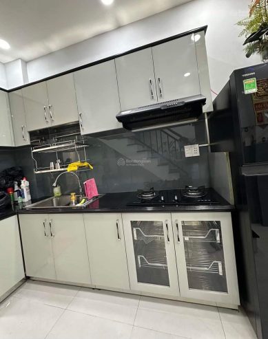 Chủ nhà ngợp, bán gấp nhà mới 4 tầng CMT8, Quận 10, khu vực VIP tặng nội thất, giá 3,6 tỷ.