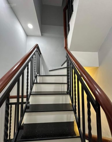 Chủ nhà ngợp, bán gấp nhà mới 4 tầng CMT8, Quận 10, khu vực VIP tặng nội thất, giá 3,6 tỷ.