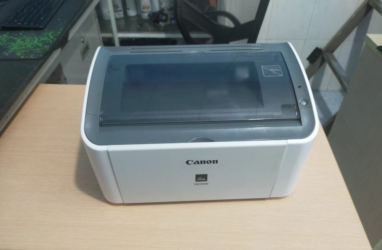 Bán máy in a4 trắng đen Canon LBP 2900 như mới, siêu bền, mực in tiết kiệm